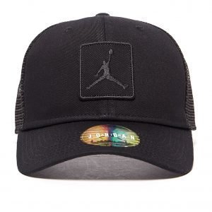 Jordan Trucker Cap Musta