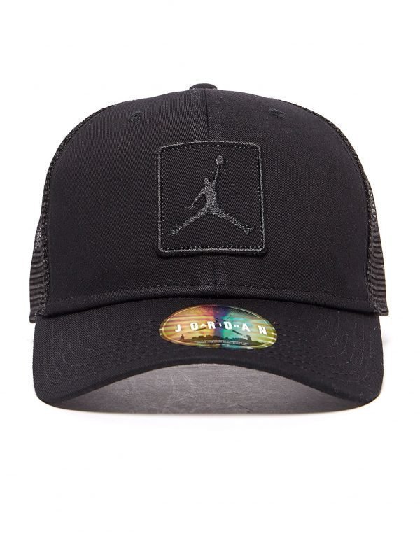 Jordan Trucker Cap Musta