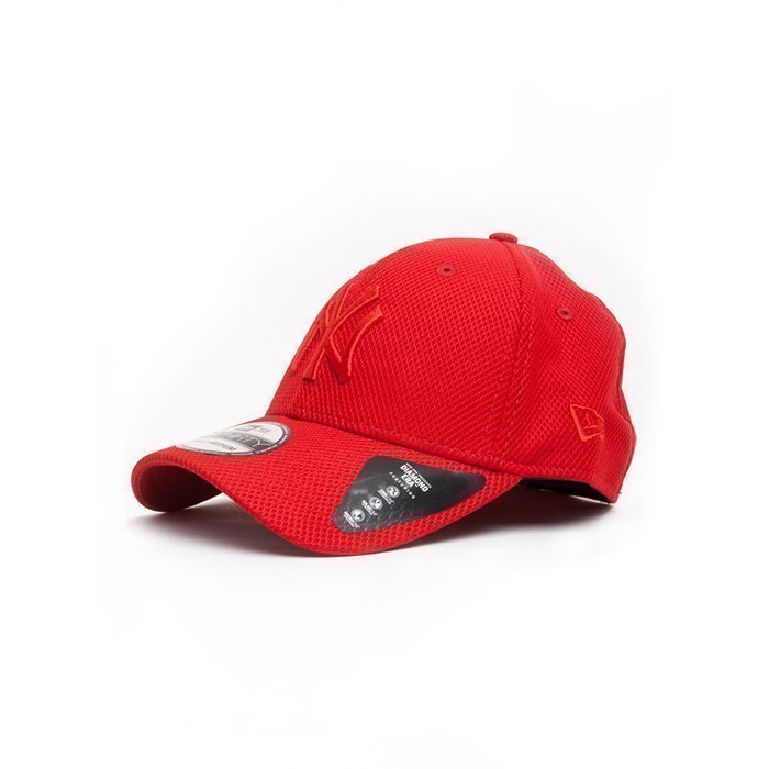 New Era Diamond Era Essential 3930 Scarlet Medium/Large