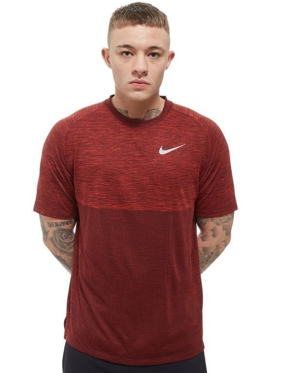 Nike Dry Medalist Short Sleeve T-Shirt Burgundy
