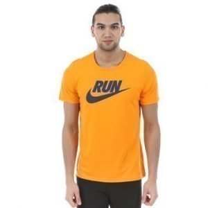 Run Swoosh Brand Tee